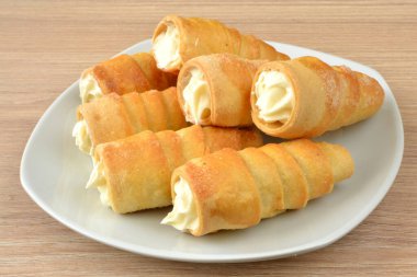 Kremalı tüp kurabiye.