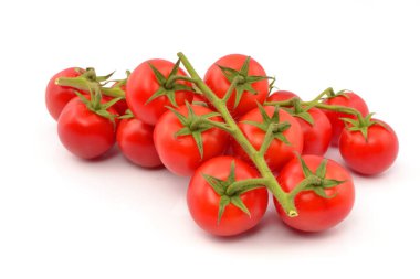 Beyaz arkaplanda domatesler