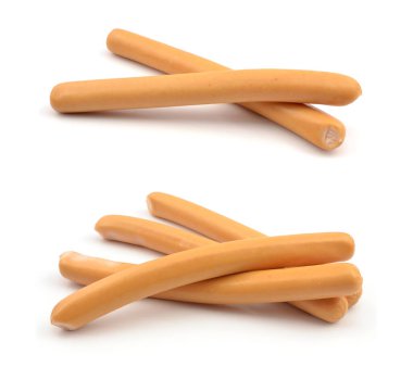 Beyaz arkaplanda sosisliler