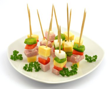 Atıştırmalık beyaz arkaplanda izole edildi