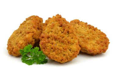 Beyaz arkaplanda kıymalı pirzola