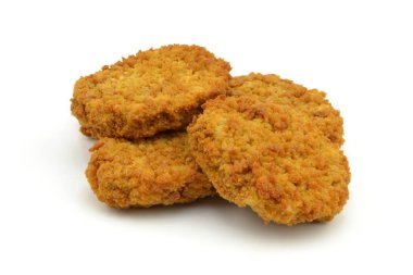 Beyaz arkaplanda kıymalı pirzola