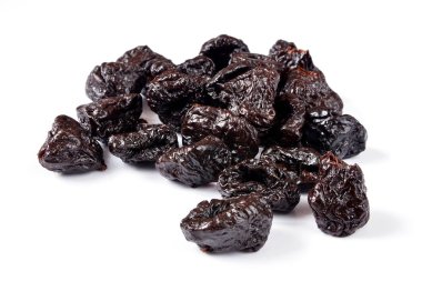 beyaz zemin üzerine kurutulmuş Erik