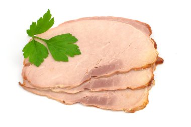 Beyaz arka planda dilimlenmiş jambon.