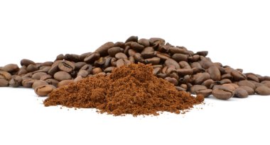 beyaz zemin üzerine kahve