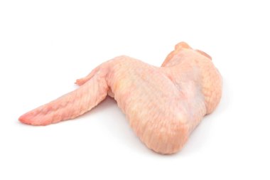 Beyaz arkaplanda izole edilmiş tavuk kanadı