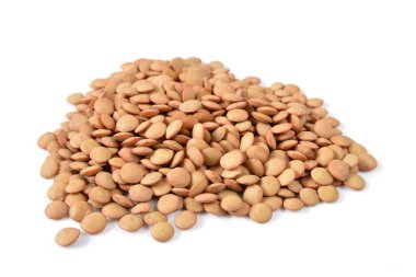 Beyaz arkaplanda mercimek izole