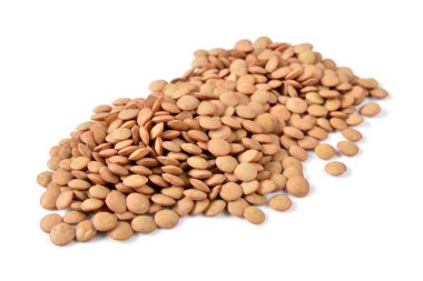 Beyaz arkaplanda mercimek izole