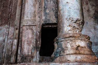 Kayalıklardaki Lycian mağaraları ayrıntıları kapat, antik medeniyet mimarisi, Fethiye 'deki Amyntas Mezarı girişi
