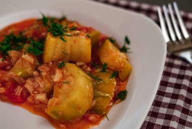 Zeytinyağında pilav, soğuk başlangıç, Türk yaz mutfağı popüler yemekler.