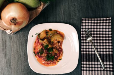 Zeytinyağında pilav, soğuk başlangıç, Türk yaz mutfağı popüler yemekler.