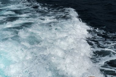 Beyaz su okyanus köpüğü ölü wtaer ya da pist üstüne gemi, hızlı tekne, motorlu yat, gemi