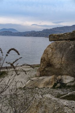 Mugla 'daki Bafa Gölü çevresinde inanılmaz volkanik kaya oluşumları, hindi