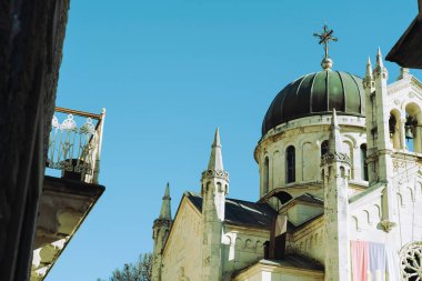 Herceg Novi, Karadağ - St. Archangel Michael Kilisesi Adriyatik şehir meydanında, inanılmaz Avro Açık mimarisi
