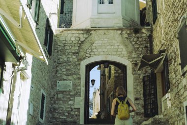 Herceg Novi, Karadağ - St. Archangel Michael Kilisesi Adriyatik şehir meydanında, inanılmaz Avro Açık mimarisi