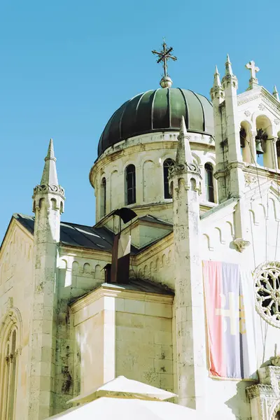 Herceg Novi, Karadağ - St. Archangel Michael Kilisesi Adriyatik şehir meydanında, inanılmaz Avro Açık mimarisi