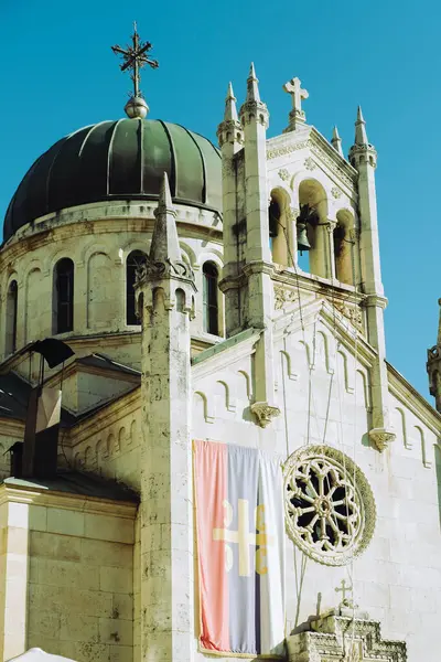 Herceg Novi, Karadağ - St. Archangel Michael Kilisesi Adriyatik şehir meydanında, inanılmaz Avro Açık mimarisi