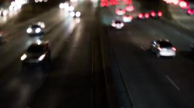 Gece şehrinde, Bangkok 'ta, Tayland' da soyut hızlı trafik bulanıklığı