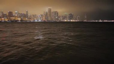 İskeleden Chicago gökyüzü gece görüşü.