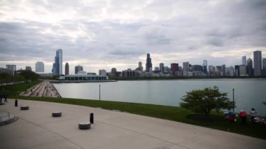 Chicago, Illinois - Göl ve Chicago 'daki şehir silueti.