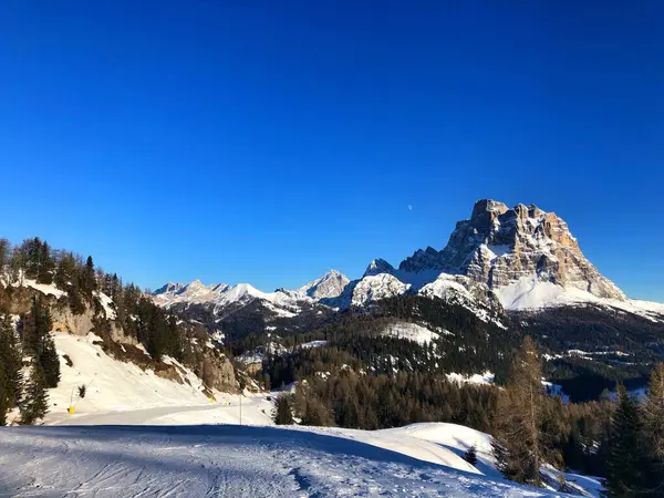 Dağların güzel manzarası