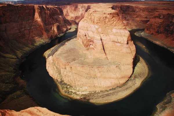 Colorado Nehri 'ndeki Horseshoe Bend. ABD' nin Glen Kanyonu yakınlarındaki Arizona Utah parkları.