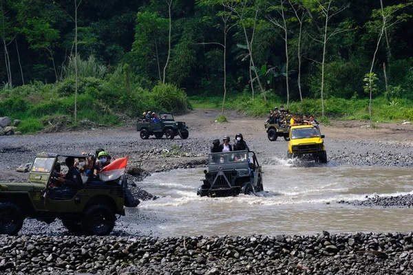 Yogyakarta Indonesien Juni 2022 Geländewagen Fahren Auf Dem Fluss Geländewagen — Stockfoto