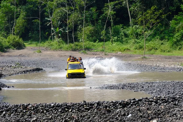 Yogyakarta Indonésie Juin 2022 Voiture Hors Route Jeep Sur Rivière — Photo