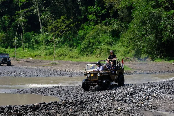 Yogyakarta Endonezya Haziran 2022 Nehirde Giden Road Jipleri Endonezya Nın — Stok fotoğraf