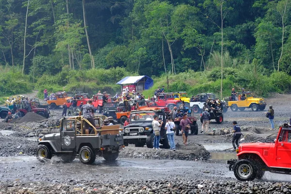Yogyakarta Indonésia Junho 2022 Carros Jipe Road Dirigem Rio 4X4 — Fotografia de Stock