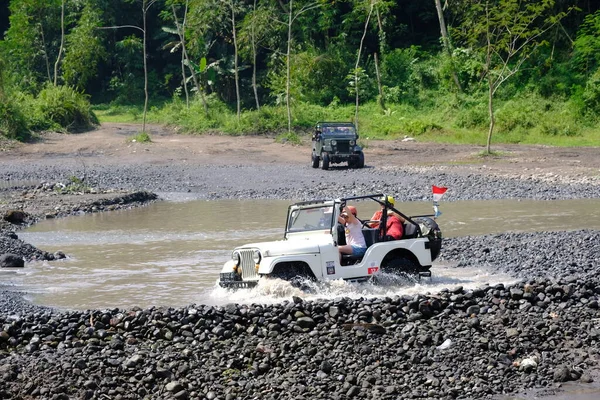 Yogyakarta Indonésie Juin 2022 Des Jeep Hors Route Circulent Sur — Photo