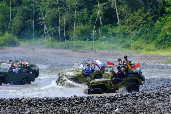 Yogyakarta Endonezya Haziran 2022 Nehirde Giden Road Jipleri Endonezya Nın — Stok fotoğraf