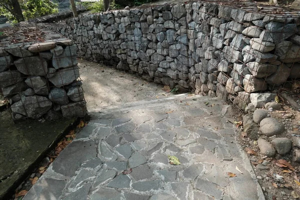 Caminho Escadas Entre Paredes Pedra — Fotografia de Stock