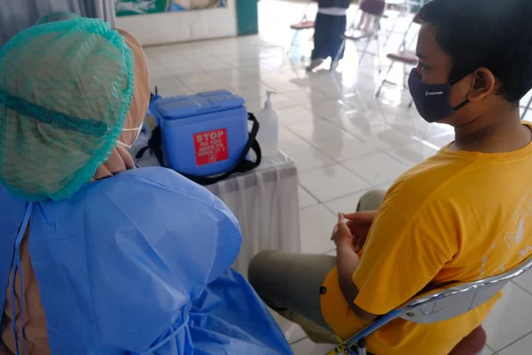 印度尼西亚Yogya 2021年9月2日 日惹Covid 19疫苗接种 这种疫苗的接种对象是老年人 健康人和年轻人 — 图库照片
