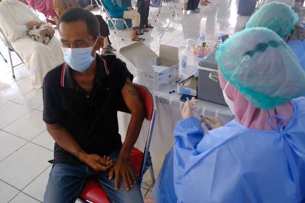 印度尼西亚Yogya 2021年9月2日 日惹Covid 19疫苗接种 这种疫苗的接种对象是老年人 健康人和年轻人 — 图库照片