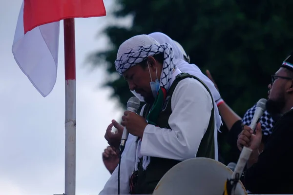 インドネシアのヨガイヤ 2021年5月21日イスラエルの対パレスチナ軍事攻撃のデモ デモ参加者はパレスチナへの支援としてインドネシアのパレスチナスカーフを着用した — ストック写真