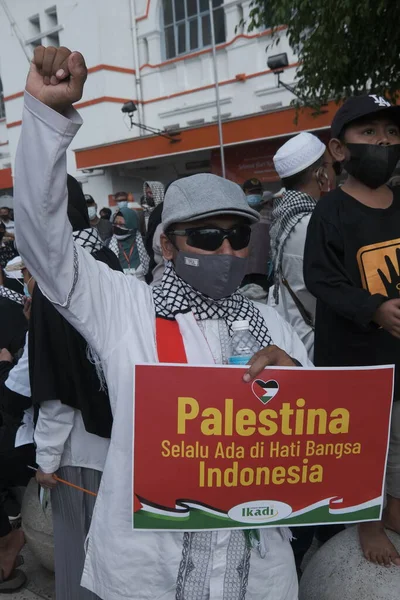 Yogya Indonesia 2021年5月21日以色列在日惹对巴勒斯坦进行军事侵略的示威 示威者身穿印度尼西亚巴勒斯坦头巾 作为对巴勒斯坦的一种支持 — 图库照片