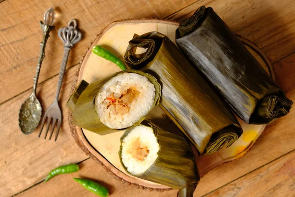 Arem Arem Traditioneel Indonesisch Voedsel Gemaakt Van Hartige Rijst Met — Stockfoto