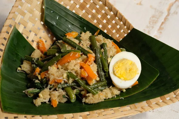 Urap Gudangan Uma Comida Típica Indonésia Feita Vegetais Cozidos Espinafre — Fotografia de Stock
