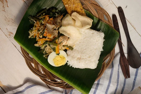 Urap Gudangan Een Typisch Indonesisch Voedsel Gemaakt Van Gekookte Groenten — Stockfoto