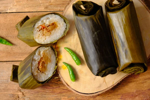 Arem Arem Traditioneel Indonesisch Voedsel Gemaakt Van Hartige Rijst Met — Stockfoto