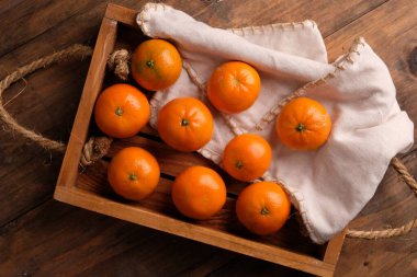 Mandalina, küçük narenciye ağacı meyveleri. Citrus reticulata. Ahmak herif. Çin Yeni Yıl meyveleri. imlek.