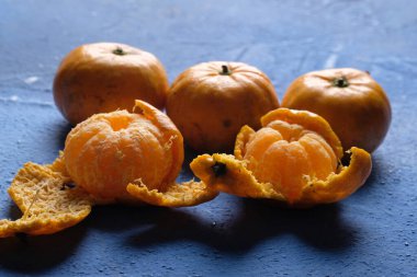 Mandalina, küçük narenciye ağacı meyveleri. Citrus reticulata. Ahmak herif. Çin Yeni Yıl meyveleri. imlek.