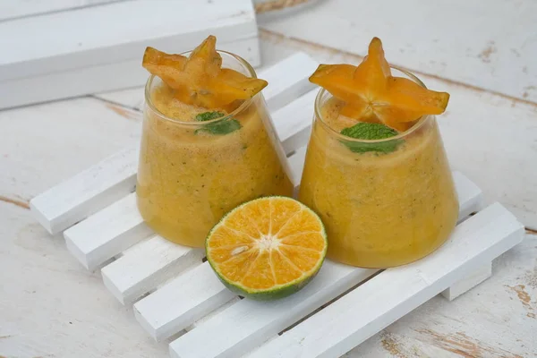 Смузи Belimbing Jeruk Свежие Напитки Смеси Звездных Фруктов Апельсинов Природный — стоковое фото
