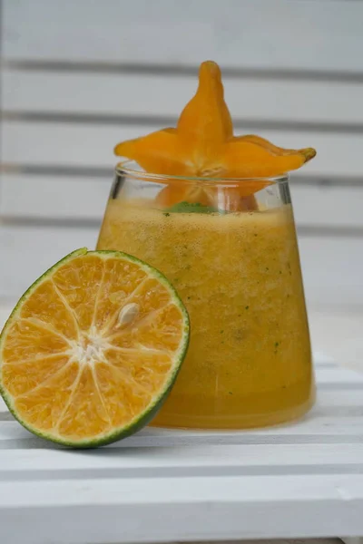 Смузи Belimbing Jeruk Свежий Напиток Смеси Звездных Фруктов Апельсинов Природный — стоковое фото