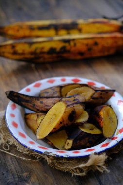 Pisang Tanduk veya Pisang Agung, Endonezya 'nın en popüler muz tarlalarından biridir. Bu muz Java Adası 'nda Byar Muz olarak bilinir. Musa.