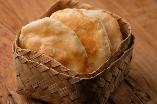 Opak Ketan Bakar是一种典型的Sundanese小吃 类似饼干 面团是用米饭或糯米粉制成的 配以盐 磨碎的椰子和调味品 — 图库照片