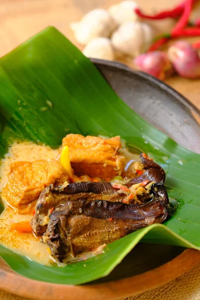 Mangut Ikan Asap Традиційна Індонезійська Кухня Виготовляється Копченого Скачка Кокосового — стокове фото