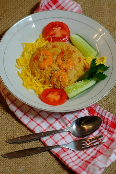 ナシGreng Udang エビのチャーハン チャーハンはインドネシアで人気の料理です インドネシア料理 — ストック写真