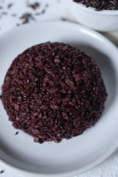 煮黑米 这种米对健康有好处 — 图库照片